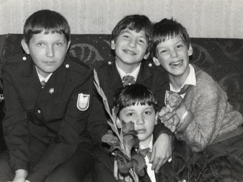 В центре - Илья Шапиро В центре - Илья Шапиро